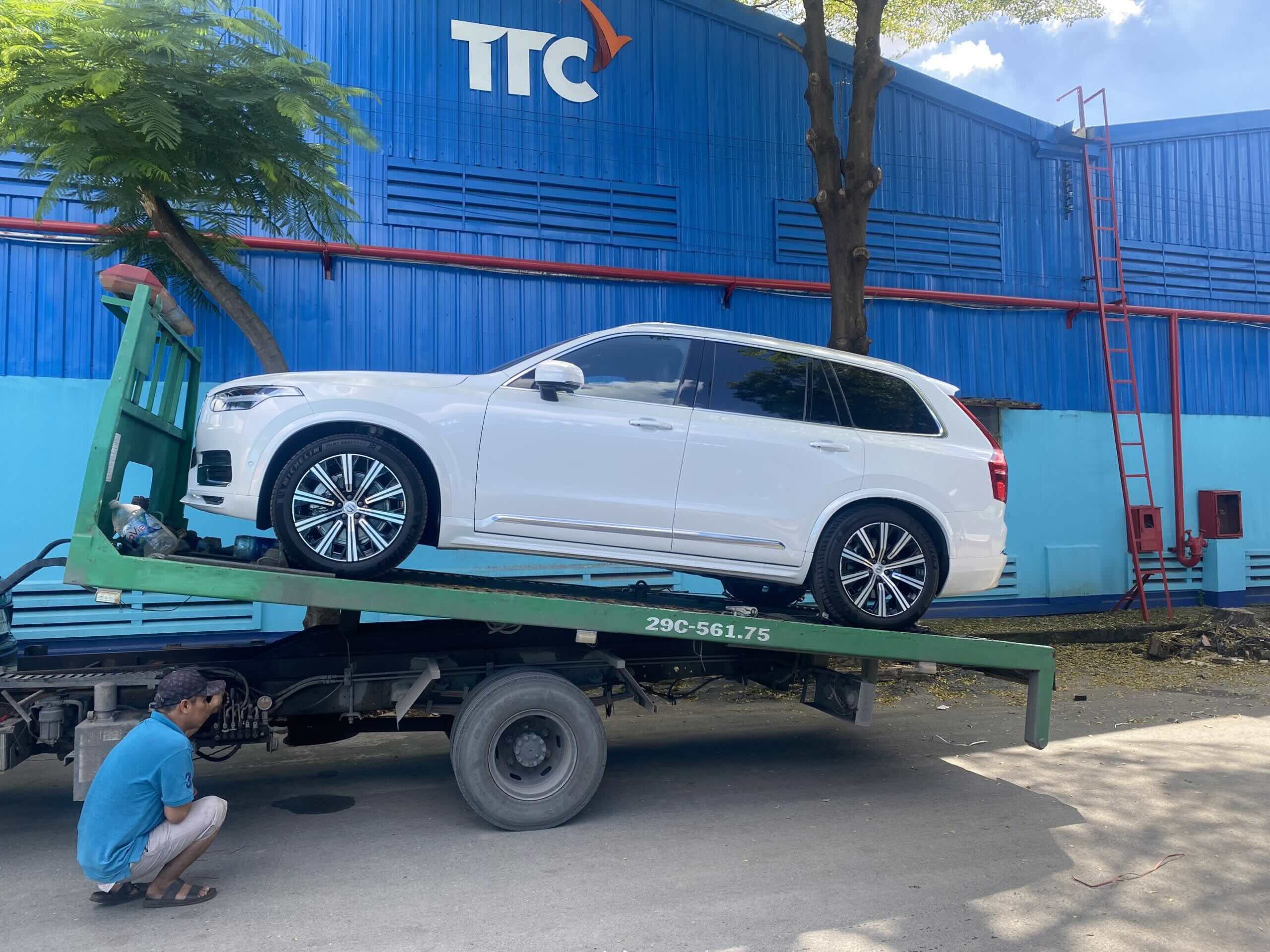 Volvo Car Đà Nẵng giao xe tận nơi đến khách hàng tại Bình Dương